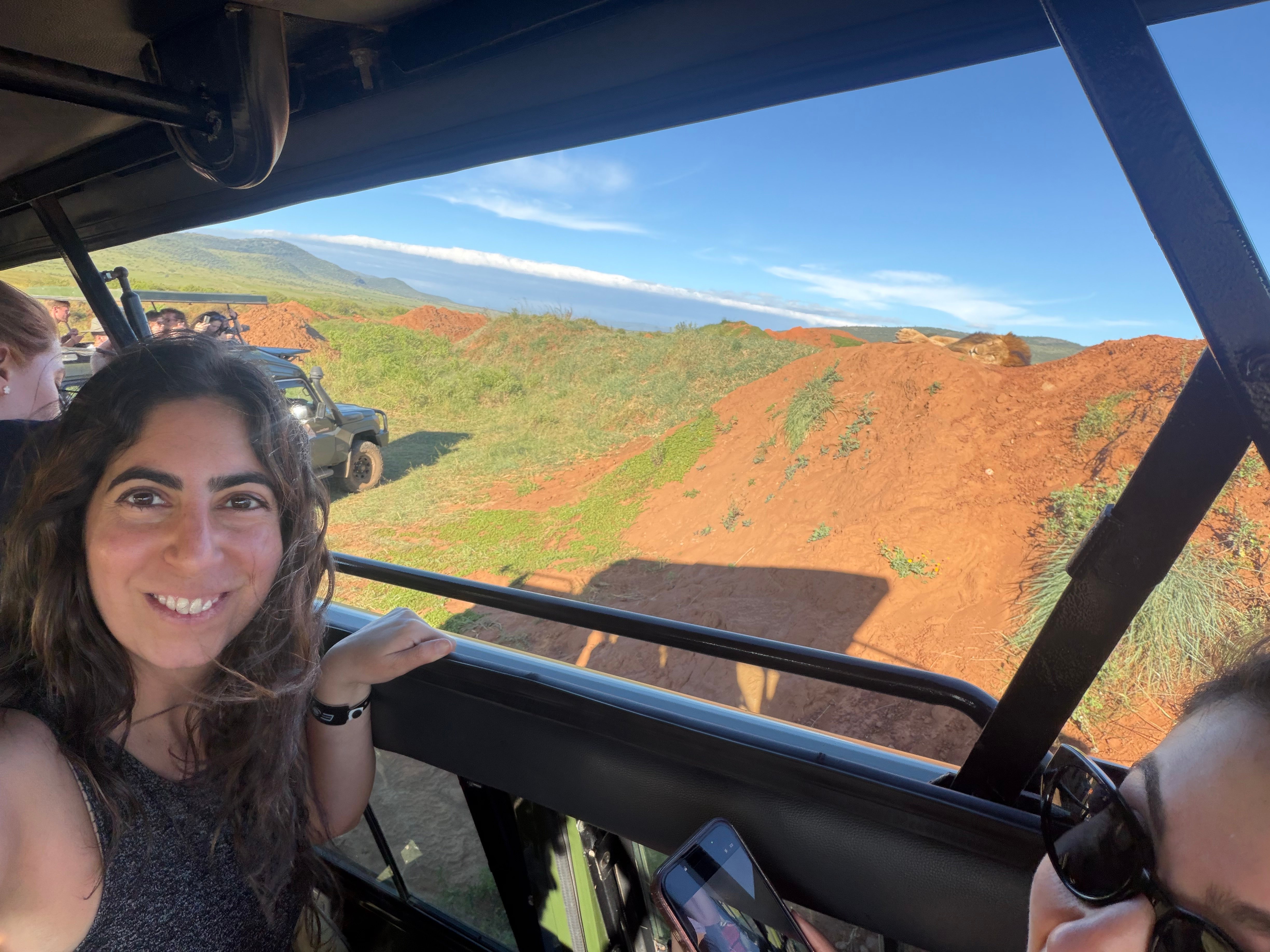 Sheena Hakimian Picture with Lion in Kenya